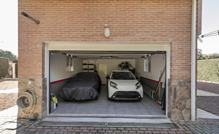 standard 2 car garage size